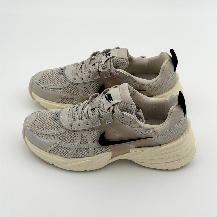 کفش Nike V2K کرم مشکی در آز استور قشم